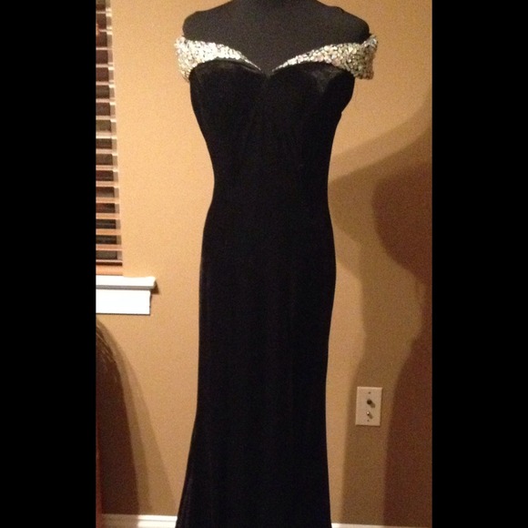 SOLD!!!!!!!!!Panoply black velvet formal dress