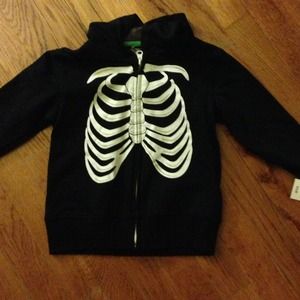 Skeleton hoody! Size 4T. Brand new with tag**SOLD*
