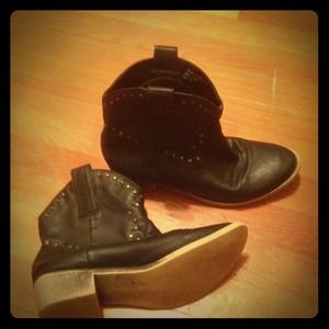 Studded black cowgirl boots, size 7