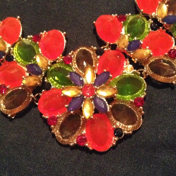 🌷🌹flowers🌷🌹 clearance. One stone missing - Picture 2 of 3