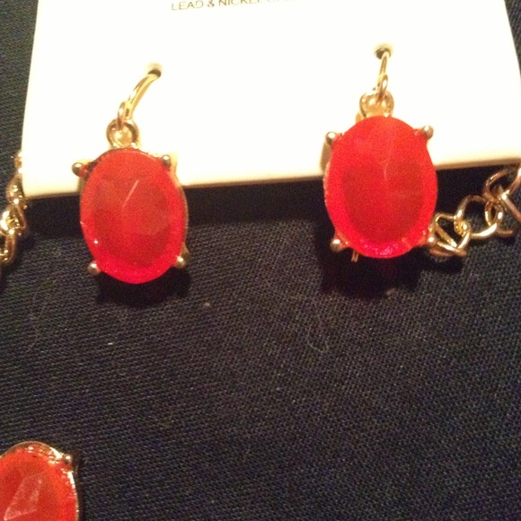 🌷🌹flowers🌷🌹 clearance. One stone missing - Picture 3 of 3