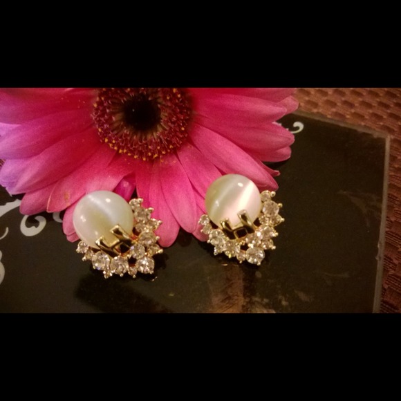 Fashion Opal Stud Earrings