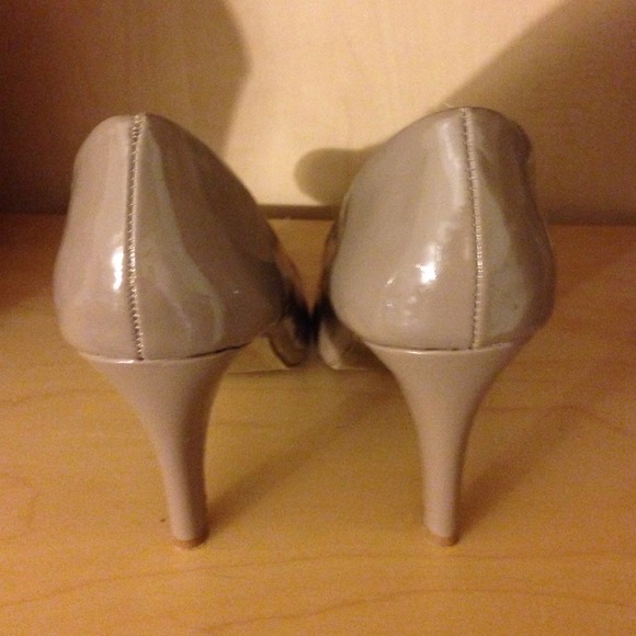 Steve Madden Taupe Pumps - Picture 2 of 3