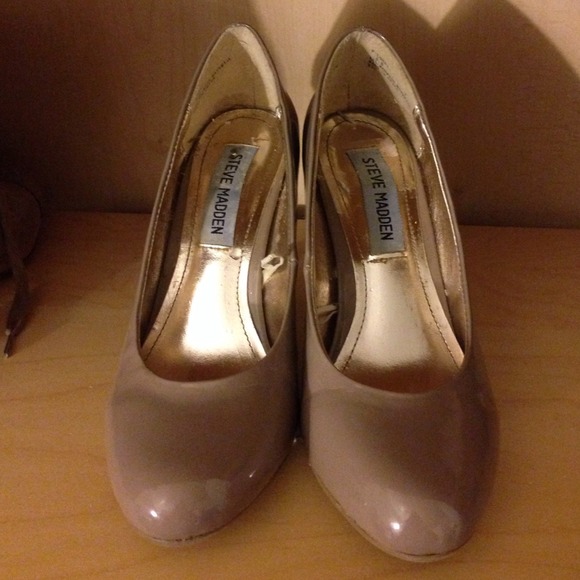 Steve Madden Taupe Pumps - Picture 3 of 3