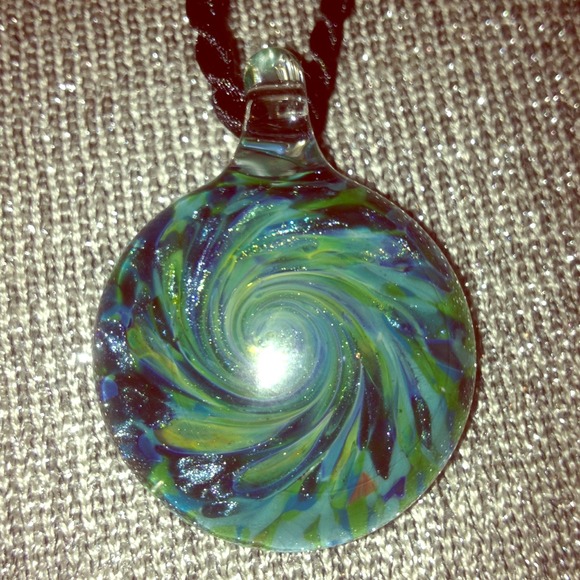 #138. A glass blown pendant from Maui🌺 - Picture 1 of 3