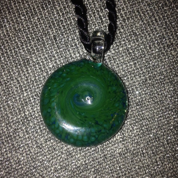 #138. A glass blown pendant from Maui🌺 - Picture 3 of 3