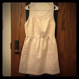 🚫SOLD IN BUNDLE🚫White and gold dress