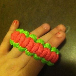 Medium paracord bracelet