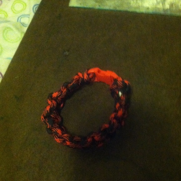 Medium paracord bracelet