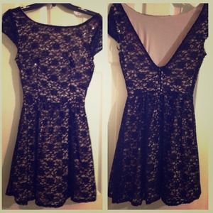 🎉HP 01/27🎉Beautiful Black/Dusty Rose Lace Dress