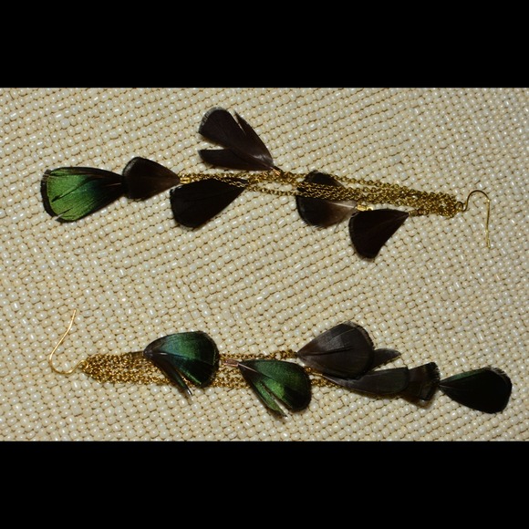 ❌SOLD❌brand New Urban Outfitters feather earrings!