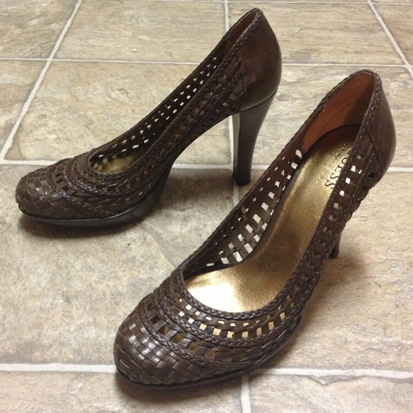 Guess Weave Pump
