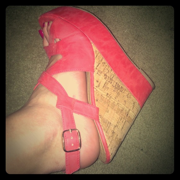 Super cute coral wedges!!!! ❤️❤️❤️