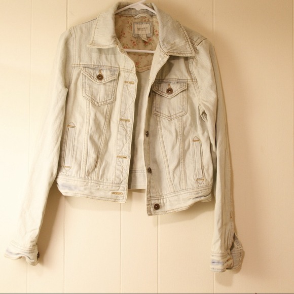 **SOLD** Light Wash Denim Jacket from F21.