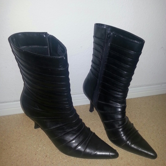 Mid-calf KC Reaction boots w/cool pleating effect - Picture 2 of 4