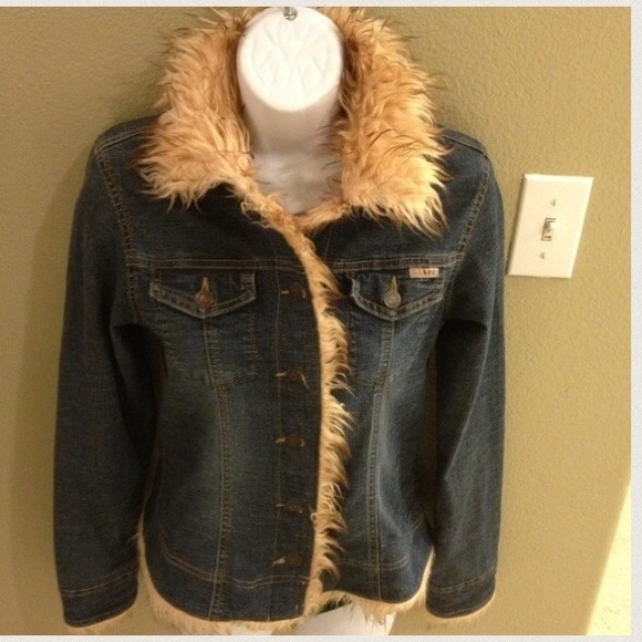 Denim - 🎅Host Pick🎅Billabong jean jacket w faux fur