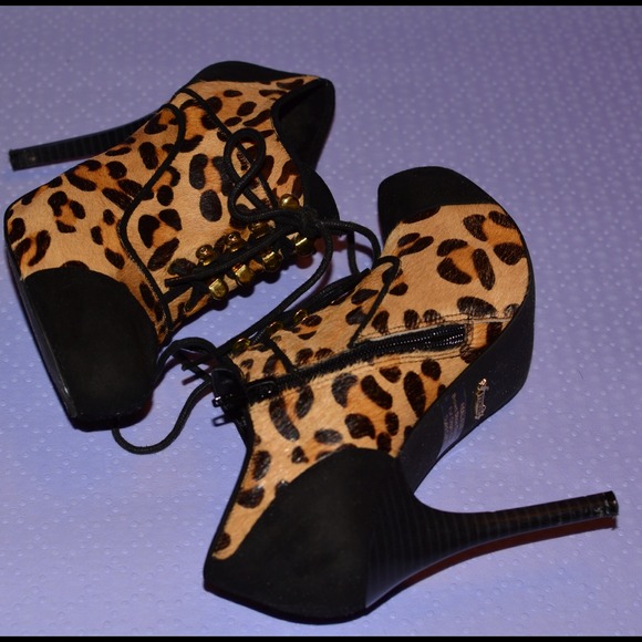 Fergie Gatsby Too Leopard Ankle Booties! - Picture 2 of 4