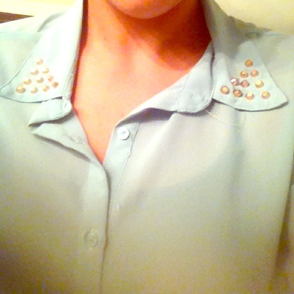 🌹Mint sheer long sleeve with gold studs🌹 - Picture 1 of 2