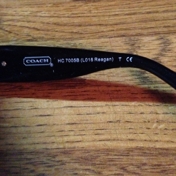 SOLD. 💕HOST PICK 💕💕COACH Reagan sunglasses. - Picture 4 of 4