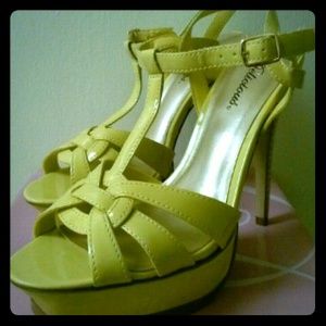 Cute yellow heels!!