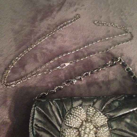 Clutch - Picture 4 of 4