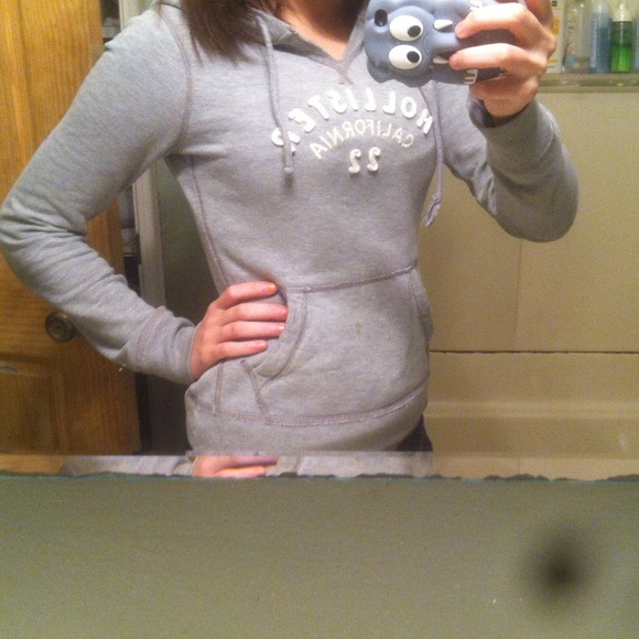 Hollister goodie , grey barley worn