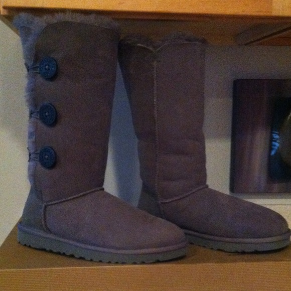 UGG Shoes - Uggs- bailey button triplet