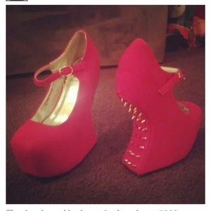 Spiked heels (heeless)
