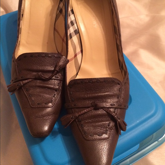 😘Authentic ladies Burberry shoes
