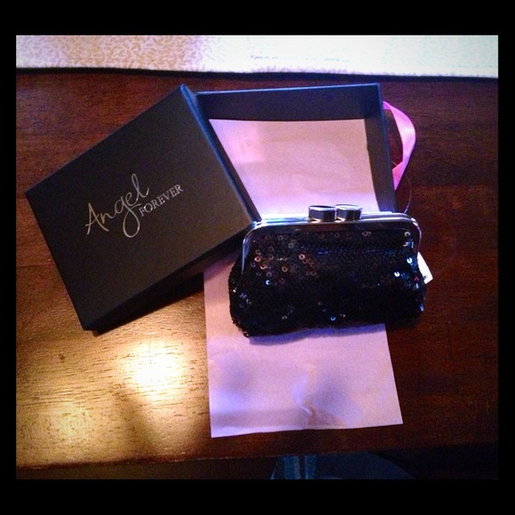 🚫SOLD Victoria's Secret 2013 Holiday Sequin clutc