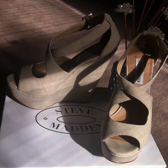 Steve Madden Xternal Wedges - Picture 2 of 4
