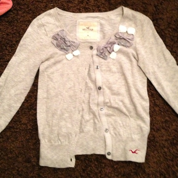 Hollister sweater! Super cute never worn!