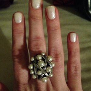 Silver and pearl statement ring... Size 8