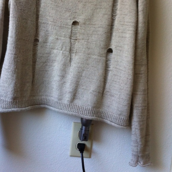 Distressed sweater - Picture 2 of 2