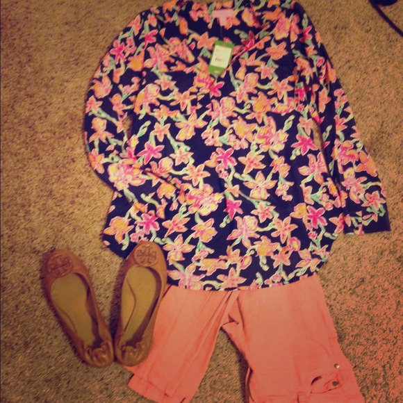**SOLD** Lilly Pulitzer "Pretty Social" Boston Top