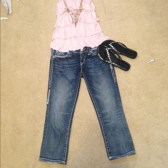 🚫SOLD🚫🌞🌸Size 25 Rock Revival Capris🌸🌞 - Picture 3 of 6