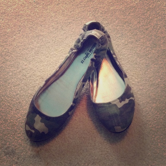 Camo flats