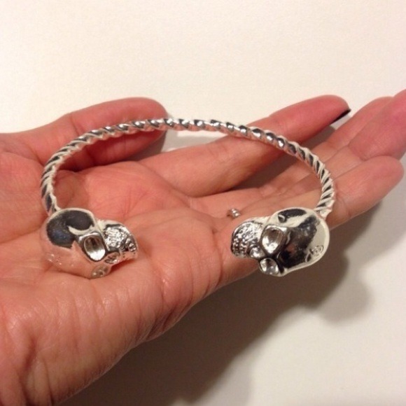 Jewelry - Silver Twisted Skull Bracelet