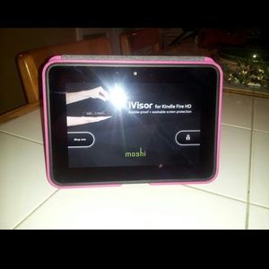 Kindle fire HD w/case.