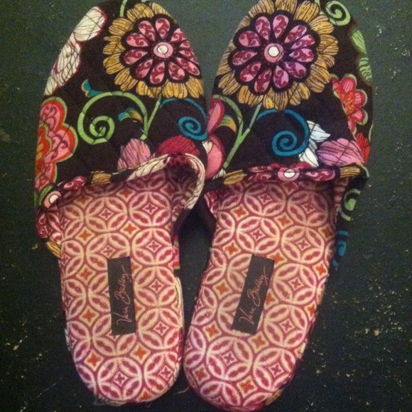 Vera Bradley Shoes - 🎊🎉HOST PICK🎊🎉Vera Bradley slippers!