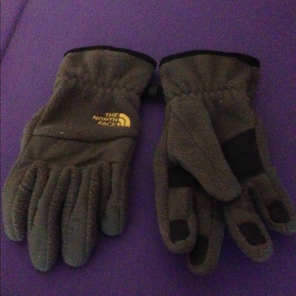 North face children's gloves-SOLD!! 💞