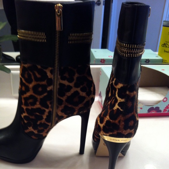 Brand new Michael Kors leopard booties size 6.5 - Picture 3 of 5