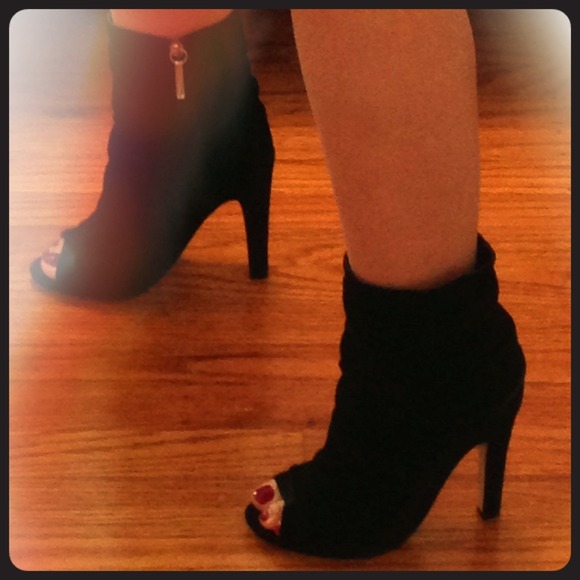 Sexy Black Dolce Vita Short Peep Toe Booties
