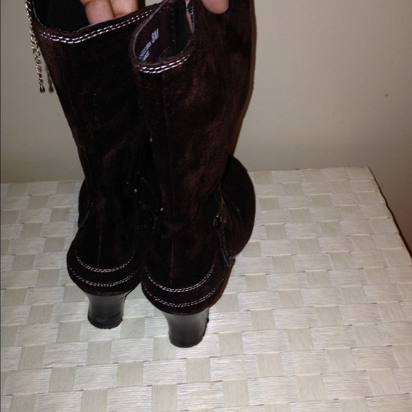 Brown - Picture 3 of 3