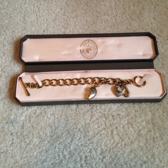 Gold Juicy Couture Starter Bracelet w/ 1 Charm.