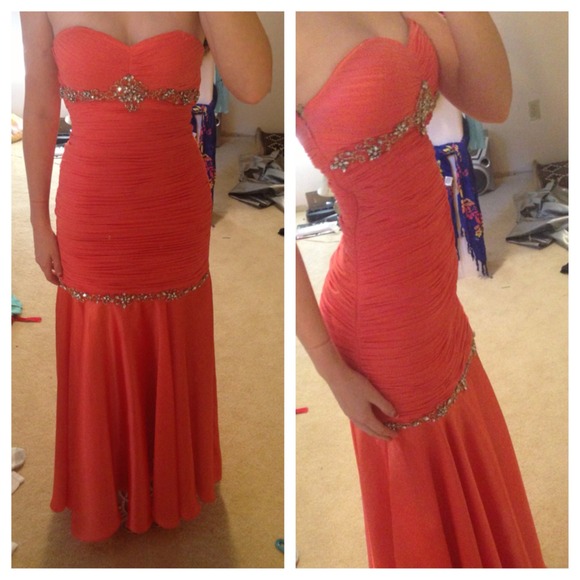 🚫SOLD🚫Bee Darlin Prom Dress Size 1/2