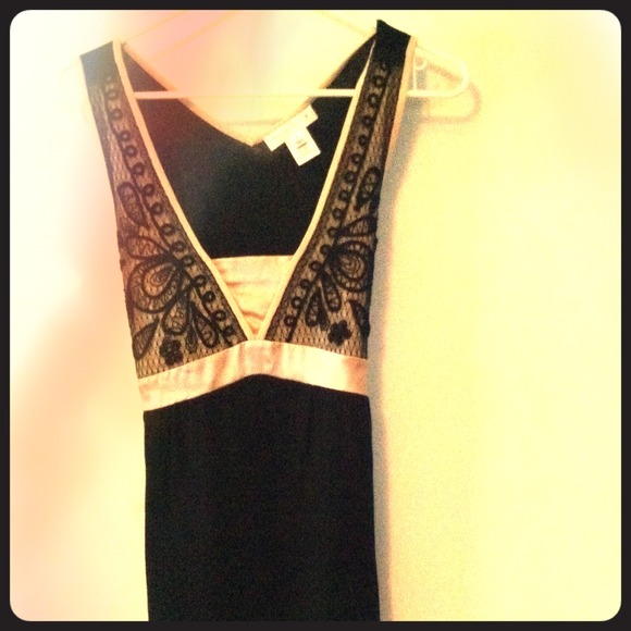 White House black market sleeveless shirt