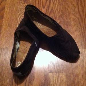 ***Price lowered*** Brown TOMS size 9.