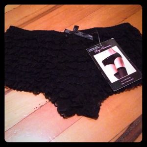 Leg Avenue Ruffled Booty Shorts