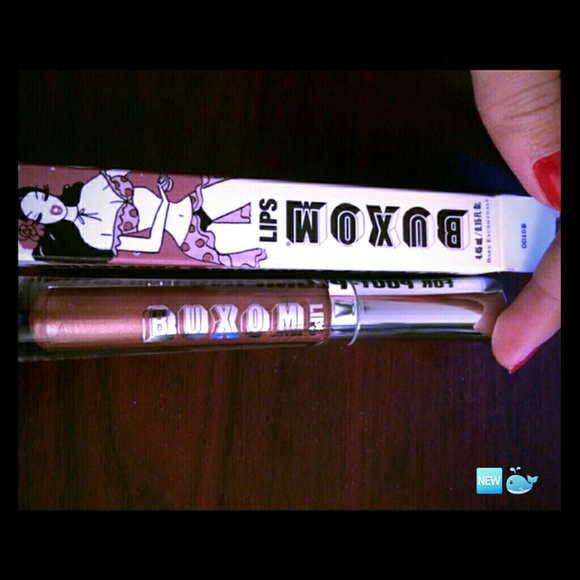 NWT Buxom Lipgloss - Isabella.